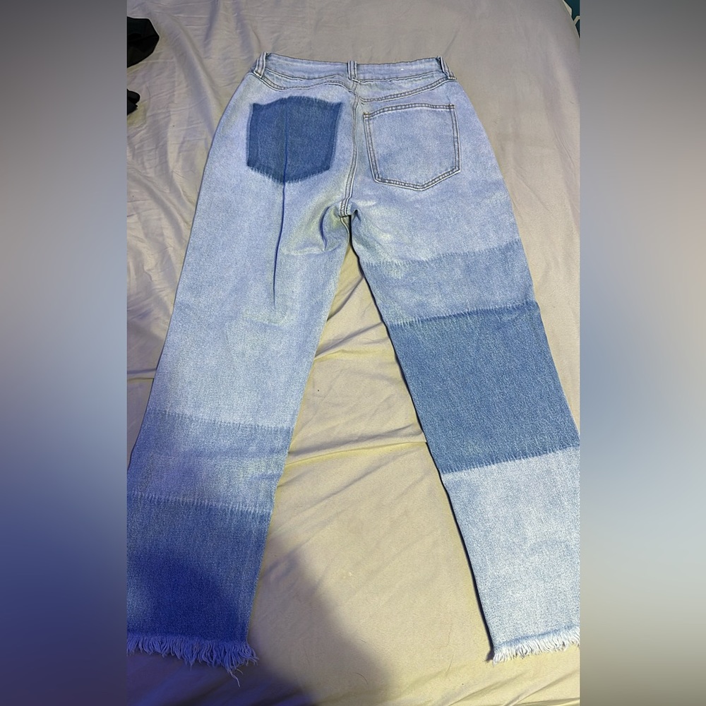 Rue 21 blue jeans size 4 I’d say fits 2-4
